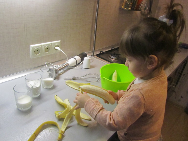 Готовим с детьми. Банановые оладьи.