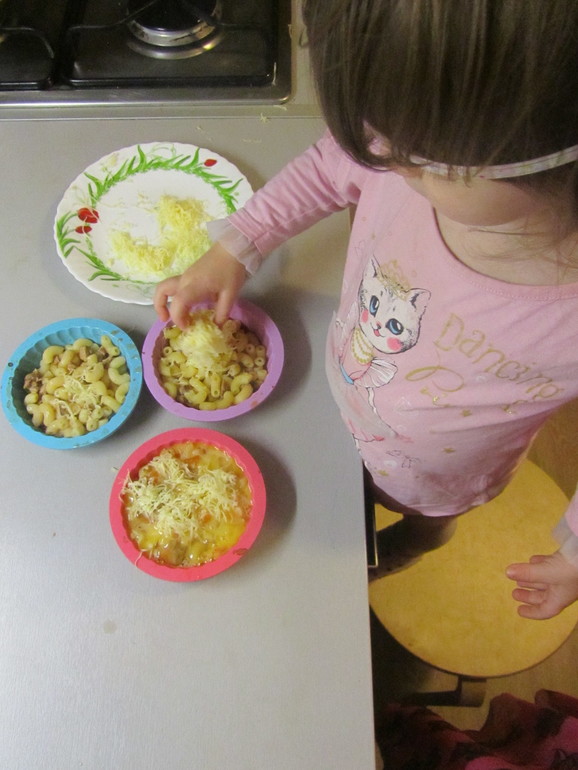 Готовим с детьми. Запеканка из макарон.