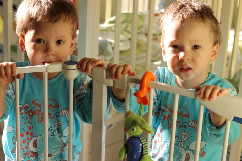 Близнецы Ярослав и Вадим (много фото , одни постом как мы живем)