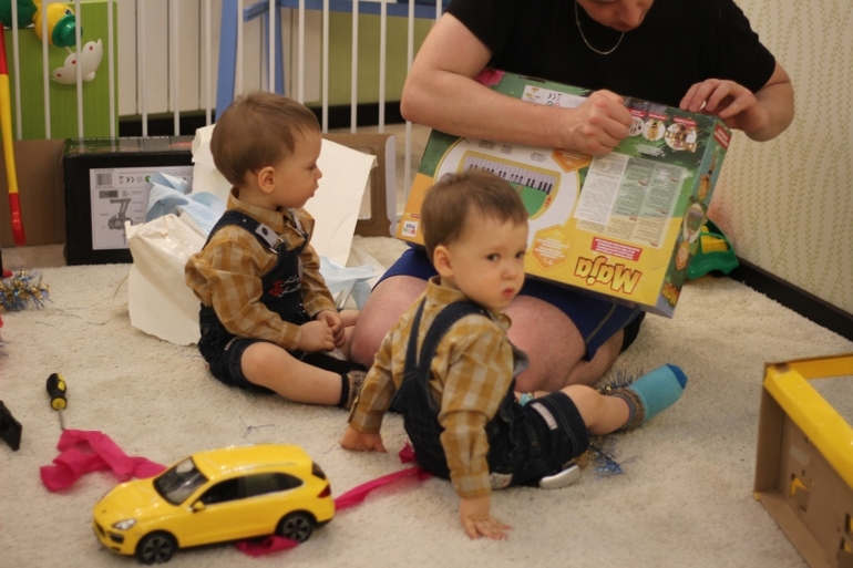 Близнецы Ярослав и Вадим (много фото , одни постом как мы живем)