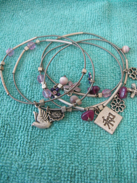 часы,бижутерия. почта .