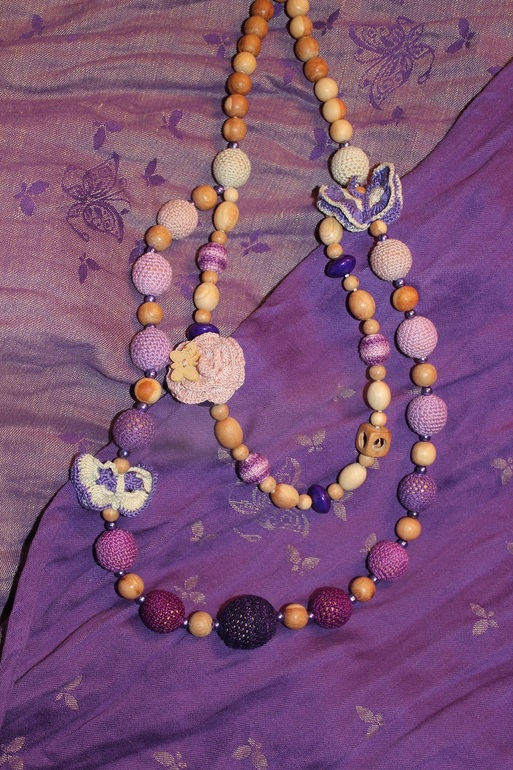 Бусики разные, в наличии.