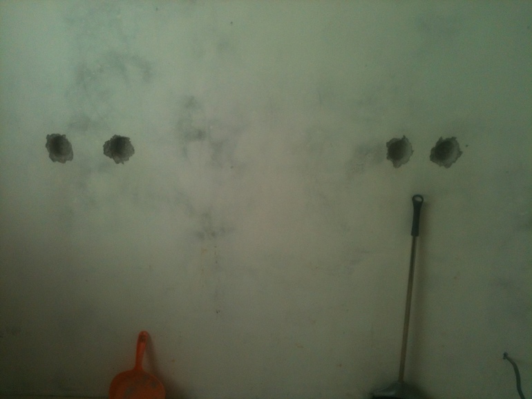 Как?Как максимально скрыть это убожество?