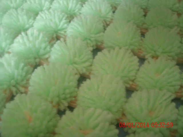 Детские пледы из помпонов