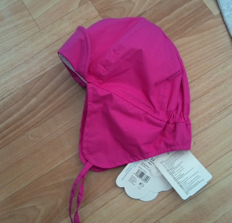 Шапка LassieTEC новая р. 52 цена 400р!! Почта за мой счет!!!