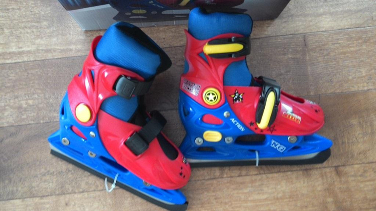 Коньки раздвижные р29-32 Новые!!! цена 1000!!!Почта за мой счет!!!