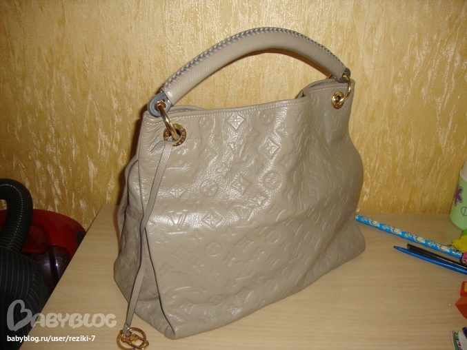 Продаю новую кожаную сумку LV - 3000 руб.
