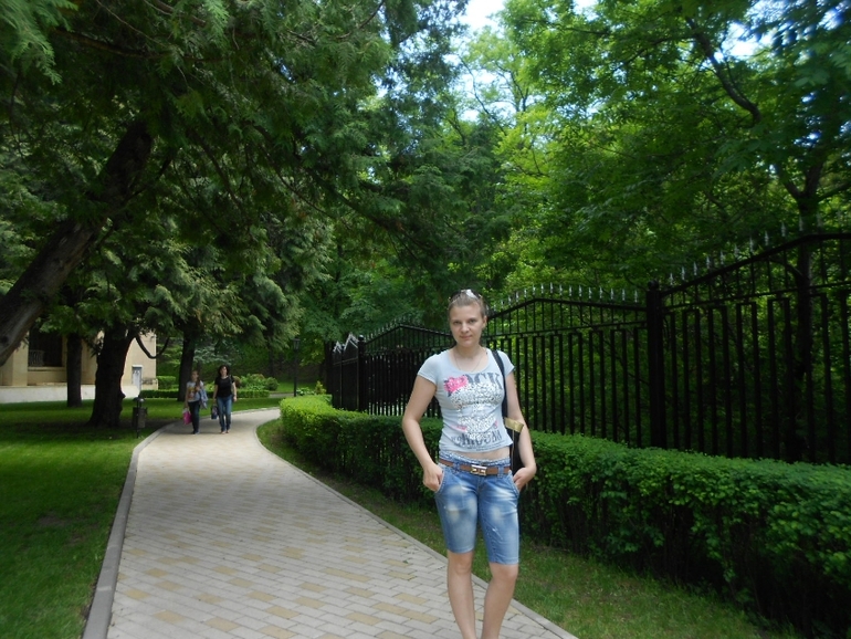 Гуляли в субботу в парке)