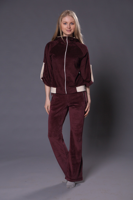 Модная одежда для детей и взрослых по стоковым ценам.