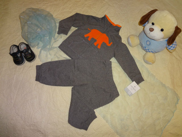 Модная одежда для детей и взрослых по стоковым ценам.