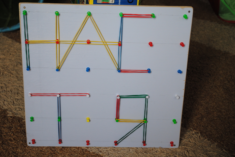 Игра Геометрик - наш фаворит на сегодняшний день