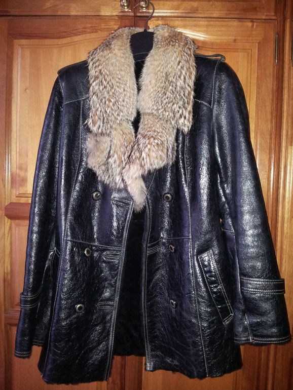 Продам дубленку женскую, мех волк. Р-р 42-44.