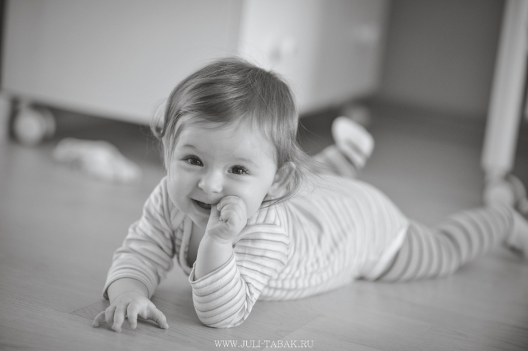 Полинка 9,5 месяцев