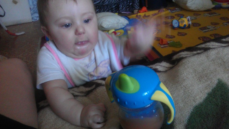 Купила мама новую игрушку