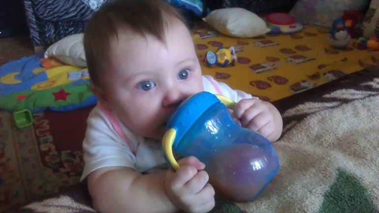 Купила мама новую игрушку