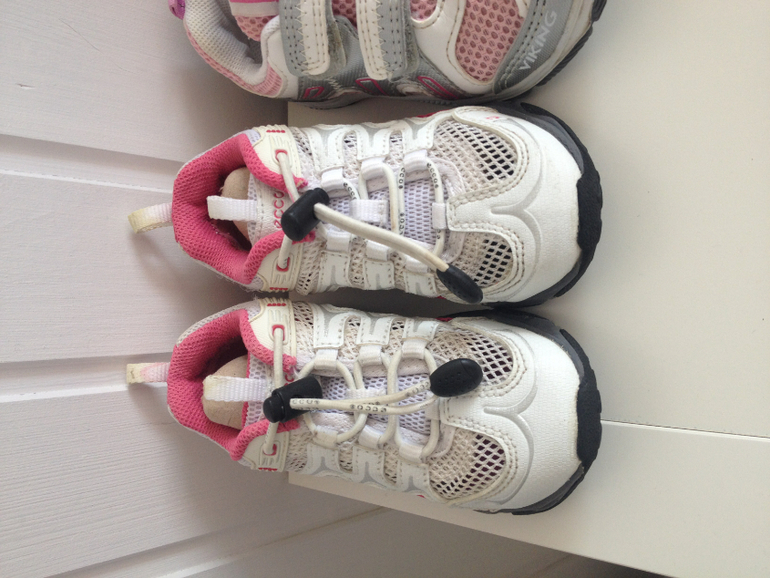 Продаю обувь для девочки от26-28 размера