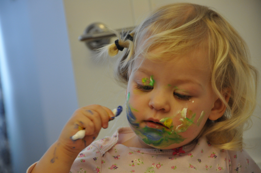 Рисование солью и немного палочками, ну и просто бодиарт