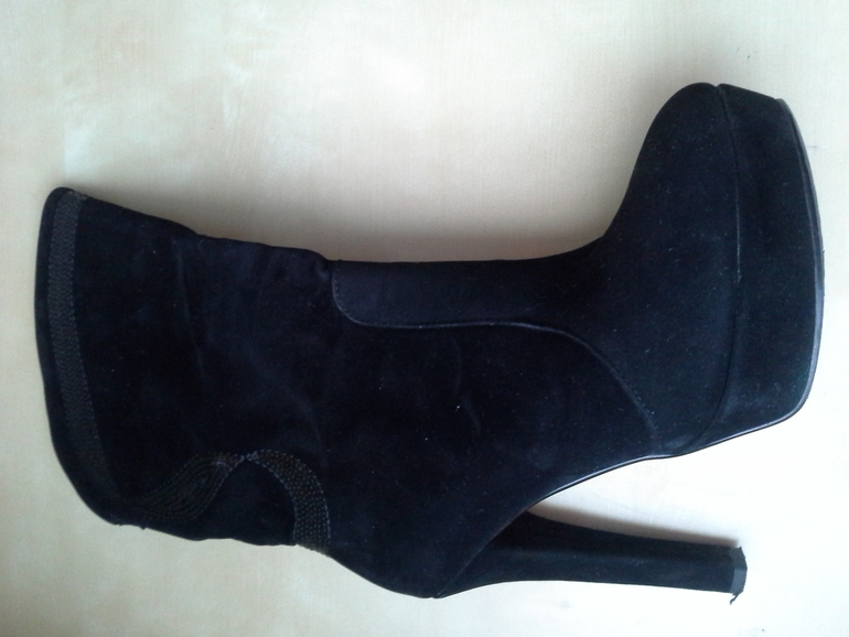 продам женские сапоги дешево