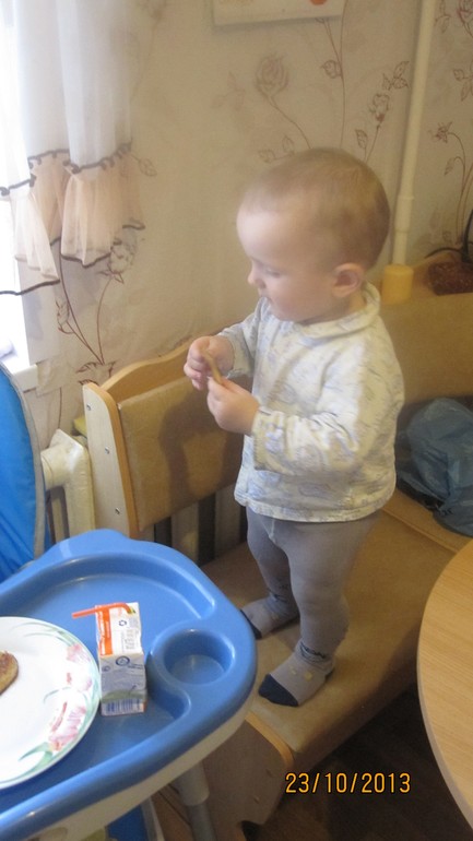 4 неделя готовим вместе с детьми. Банановые оладьи и молоко