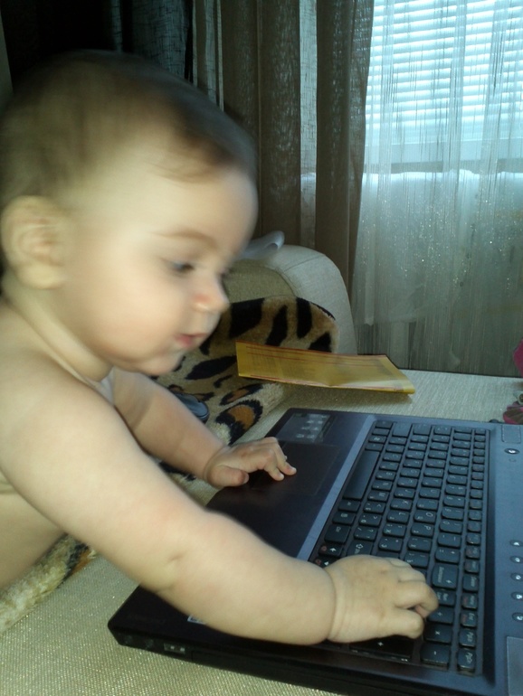 Моя Лерка никогда не спит....