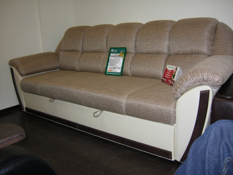 Девочки, помогите, пожалуйста, с цветовым решением гостинной для родителей!