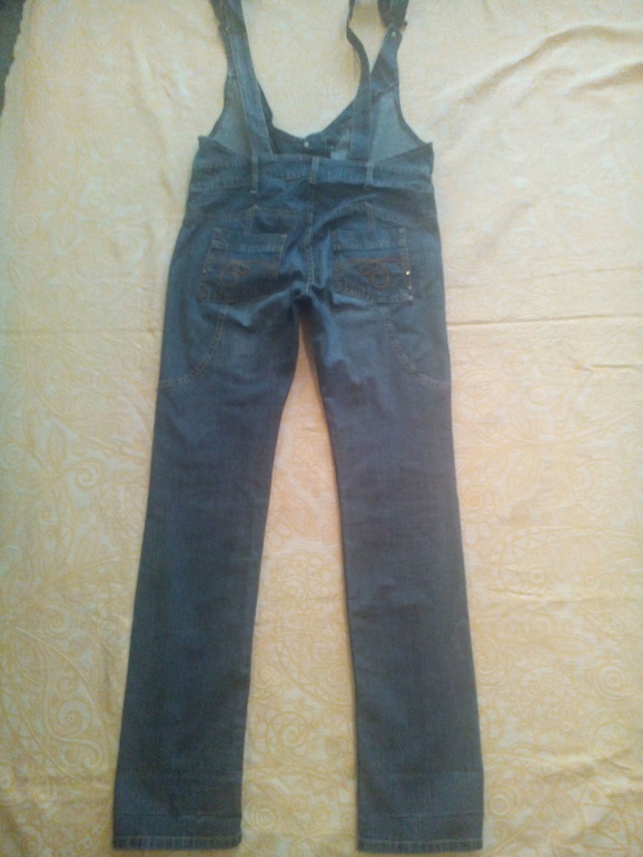 Стильный джинсовый комбинезон для будущей мамочки, 800р.