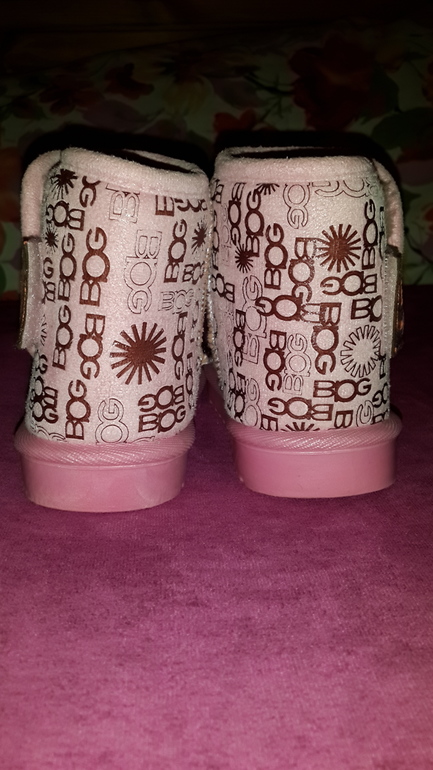 Угги розовые 14,5см по стельке 700 руб