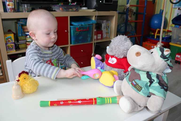 Вот и пошли мы по дороге с музыкой.