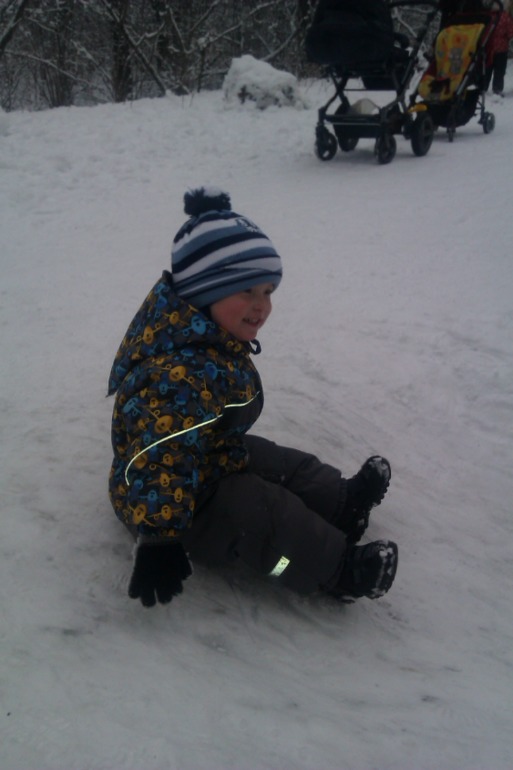 А мы сегодня открыли сезон катания с горок)))