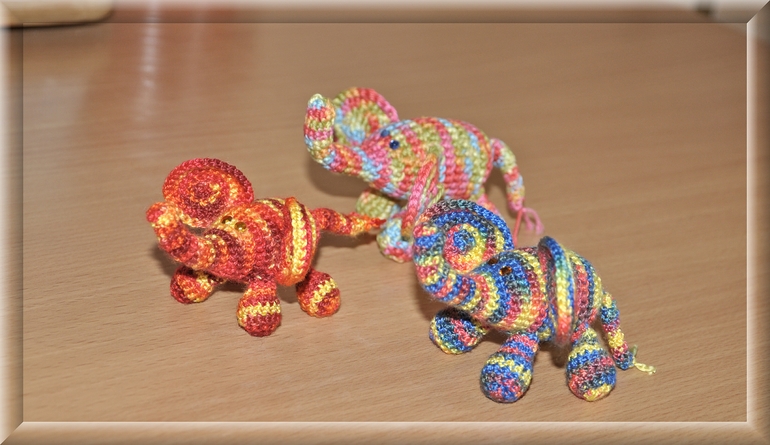 Чудо-Слоники живут теперь у нас и Таксик))))