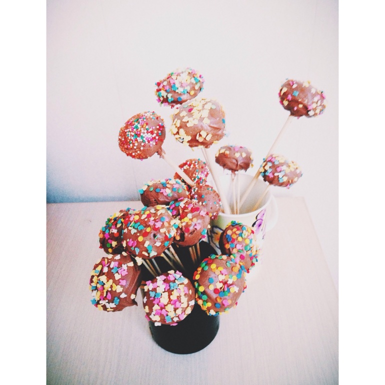 Первые кейк-попсы и вопрос о мастике