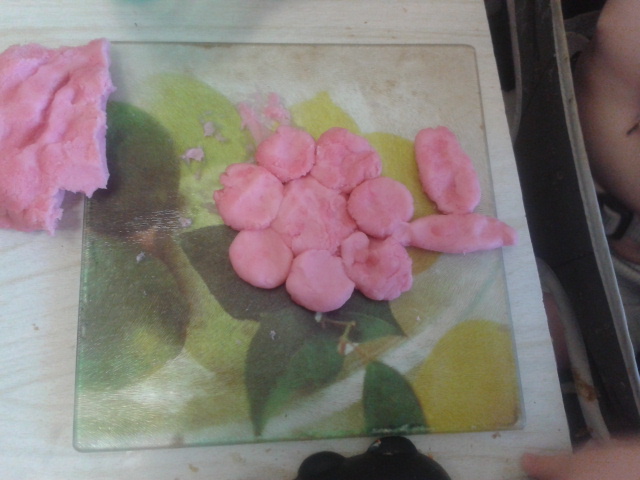 Розовый лев и не только: наши с дочкой творилки (9 месяцев - 1 год+)