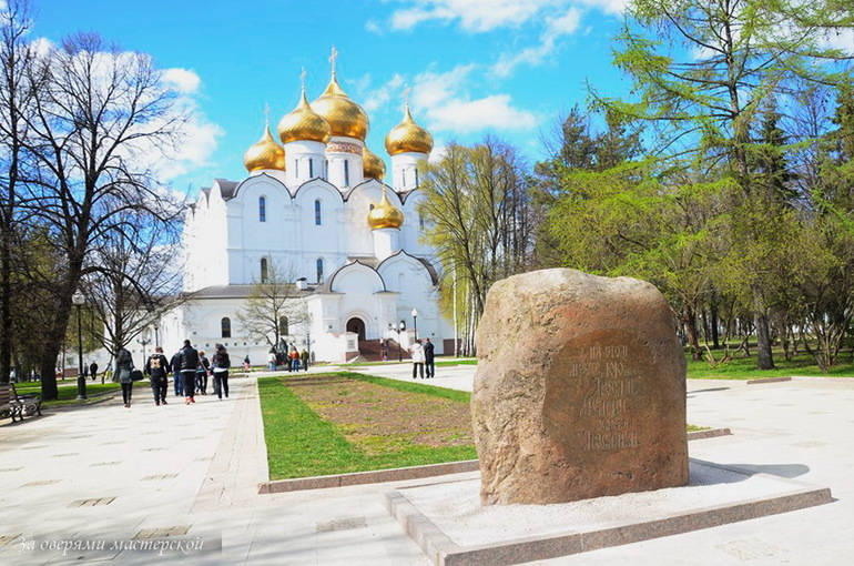 Весенние прогулки по Ярославлю (Насте почти 2 годика)