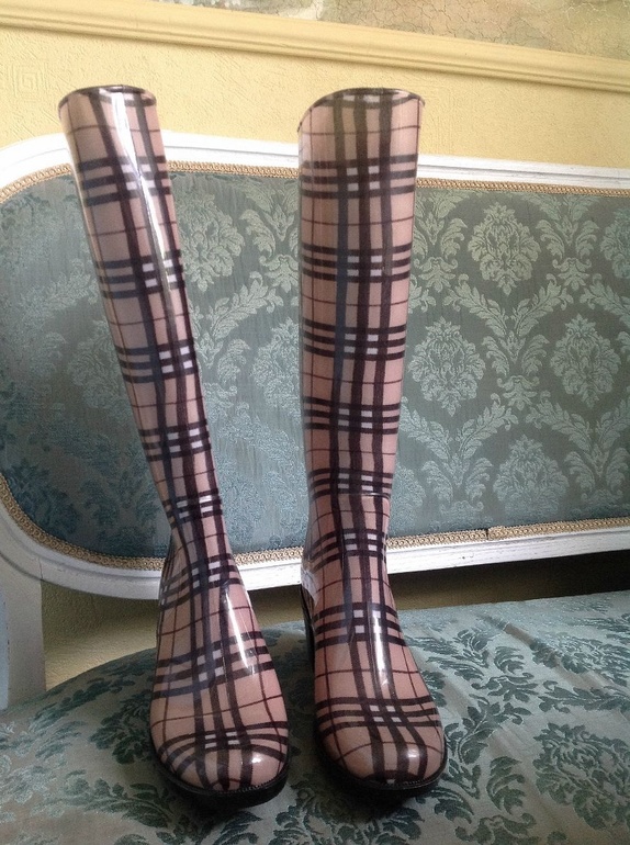 Резиновые сапоги под Burberry НОВЫЕ