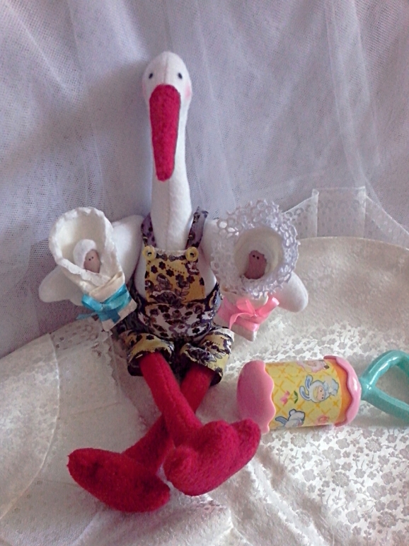 Аисты к вам летят, на счастье горько кричат-