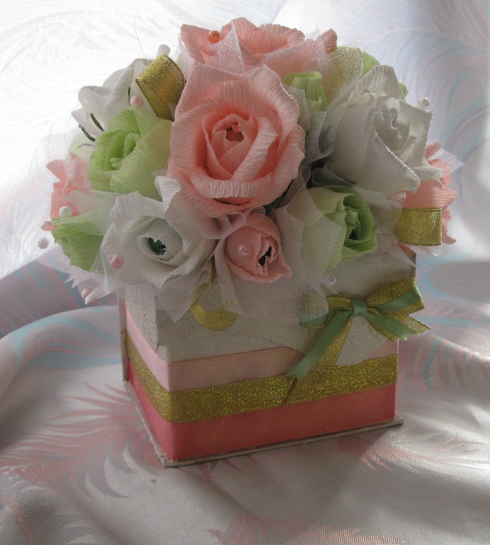 Свадебная шкатулка и бокал.