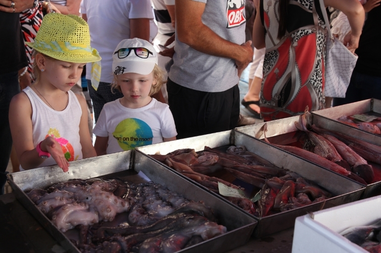 рыбный рынок)