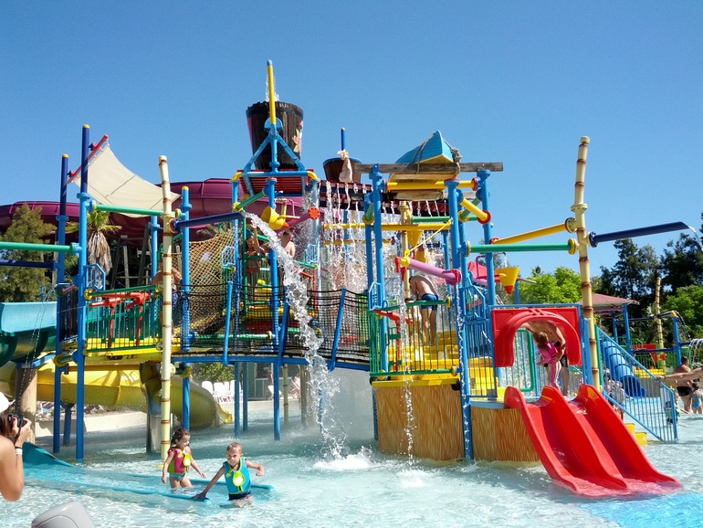 Отель и парк Port Aventura, а также новый аквапарк Costa Caribe Aquatic Park