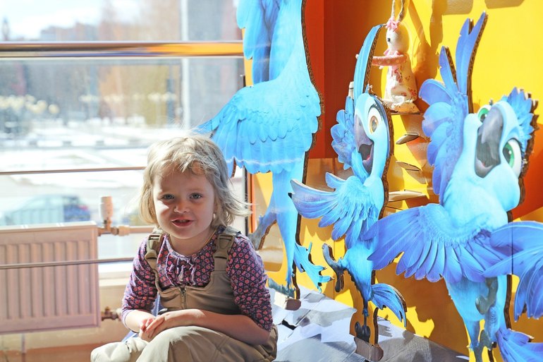 Хотим поделиться. Сегодня случился первый поход Лизы в кино