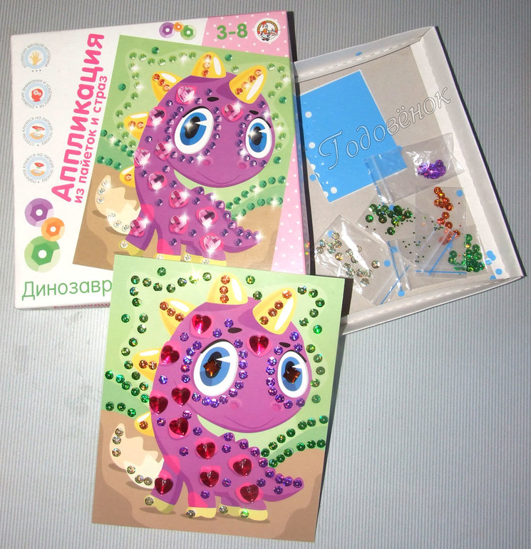 Аппликация из пайеток и страз