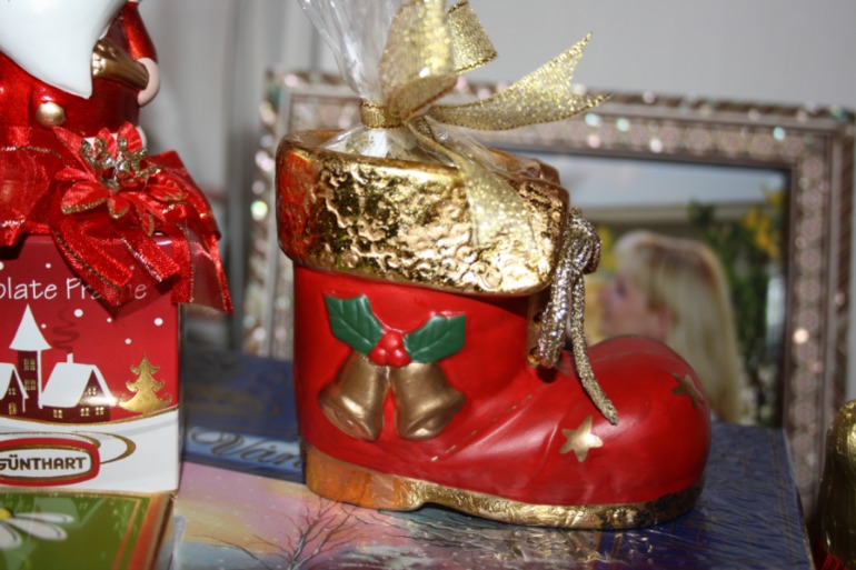 А мы ужо закупаем подарочки