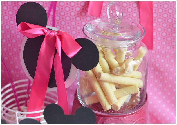 Minnie Mouse candy bar...