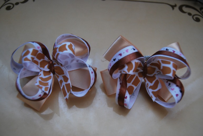 Вот такие чудесные заколочки и резиночки могу изготовить для ваших принцесс!