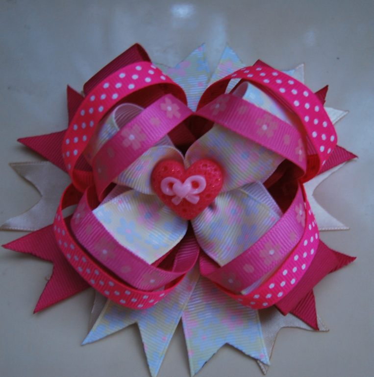 Вот такие чудесные заколочки и резиночки могу изготовить для ваших принцесс!