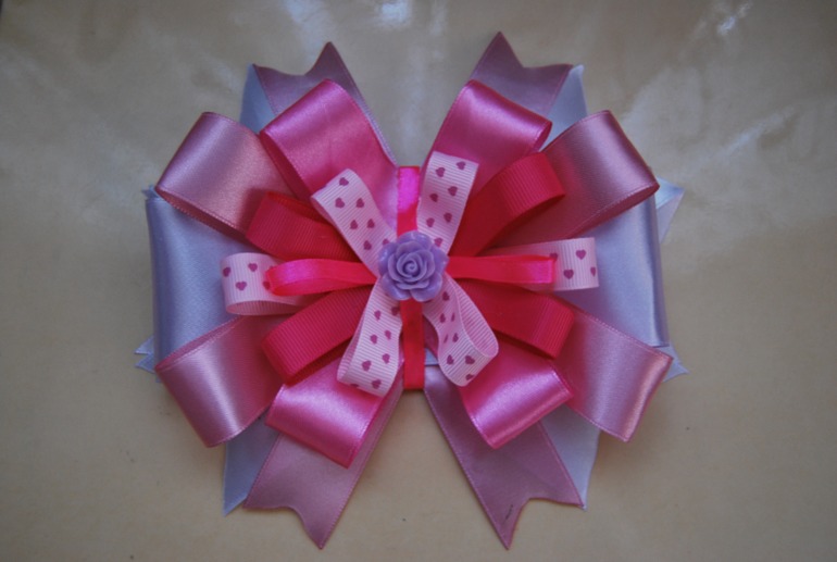 Вот такие чудесные заколочки и резиночки могу изготовить для ваших принцесс!