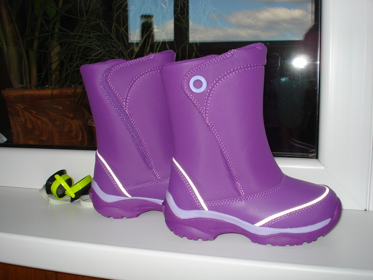 Непромокающие сапожки на межсезонье и небольшой минус, размер 11(на наш 28) 1400 руб.