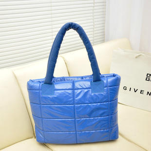 Зимние сумки со скидками от 1900 тенге