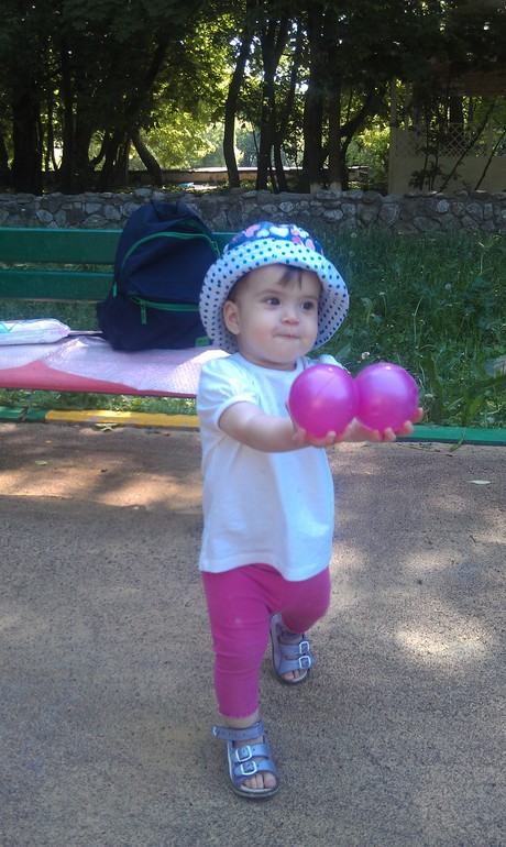 Ирэнка и Маки в начале лета.