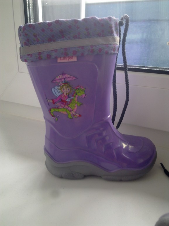 очень красивые резиновые сапожки 20 р. 600 руб.