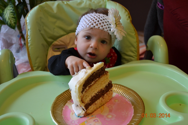 Та-дааааам! Наше годовасие!